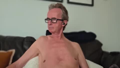 Snapshot of ruttingrabbit chatting on 11-04-25, 11:04 ruttingrabbit online show from 11-04-25, 11:04