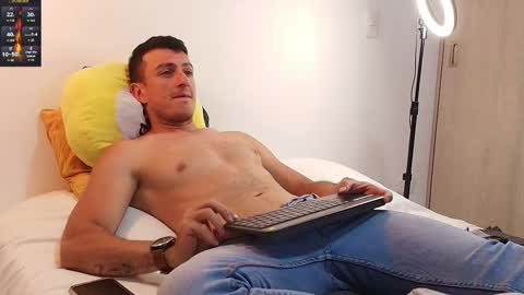 Snapshot of ryamcoast chatting on 11-06-25, 01:28 Sr Coast online show from 11-06-25, 01:28