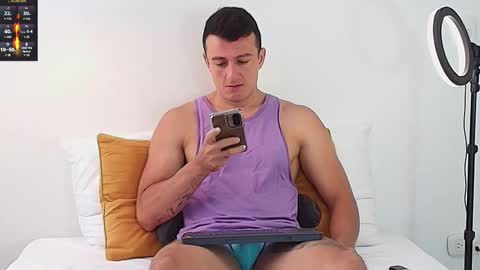 Snapshot of ryamcoast chatting on 11-09-25, 01:09 Sr Coast online show from 11-09-25, 01:09