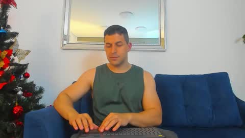 Snapshot of ryan__mckenna chatting on 12-14-25, 07:40 ryan mckenna online show from 12-14-25, 07:40