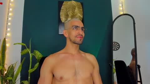 Snapshot of ryan_doyle chatting on 09-23-25, 01:03 Ryan independent model online show from 09-23-25, 01:03