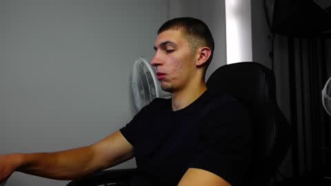 Snapshot of ryan_dozer chatting on 09-13-25, 05:40 RYAN DOZER online show from 09-13-25, 05:40