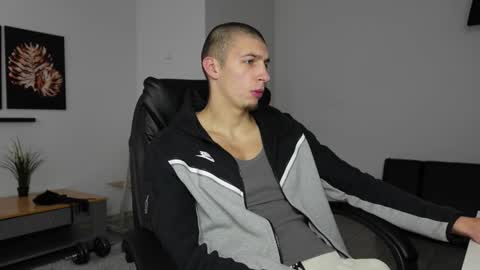 Snapshot of ryan_dozer chatting on 10-26-25, 08:20 RYAN DOZER online show from 10-26-25, 08:20