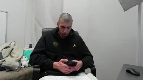 Snapshot of ryan_dozer chatting on 11-01-25, 06:59 RYAN DOZER online show from 11-01-25, 06:59