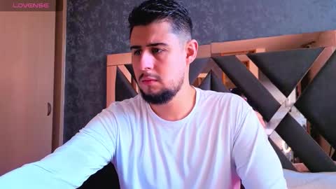 Snapshot of ryan_evanns chatting on 11-12-25, 01:00 R Y A N online show from 11-12-25, 01:00