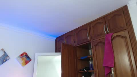 Hanna  online show from 01-20-25, 01:00