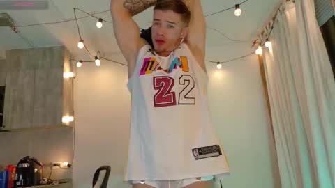 Snapshot of ryann_blue_ chatting on 09-12-25, 12:22 Ryan Blue ig ryannblue online show from 09-12-25, 12:22