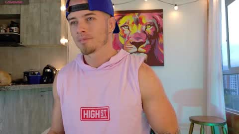 Snapshot of ryann_blue_ chatting on 10-18-25, 10:32 Ryan Blue ig ryannblue online show from 10-18-25, 10:32