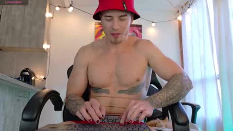 Snapshot of ryann_blue_ chatting on 10-25-25, 10:04 Ryan Blue ig ryannblue online show from 10-25-25, 10:04