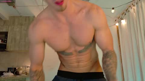 Snapshot of ryann_blue_ chatting on 11-09-25, 01:04 Ryan Blue ig ryannblue online show from 11-09-25, 01:04