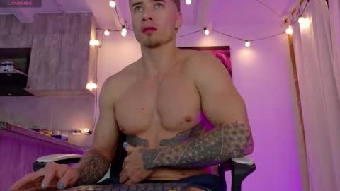 Snapshot of ryann_blue_ chatting on 11-26-25, 12:00 Ryan Blue ig ryannblue online show from 11-26-25, 12:00