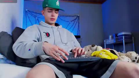 Snapshot of ryannhill_ chatting on 01-15-26, 08:30 Ryannhill online show from 01-15-26, 08:30