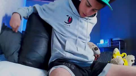 Snapshot of ryannhill_ chatting on 02-10-26, 07:12 Ryannhill online show from 02-10-26, 07:12