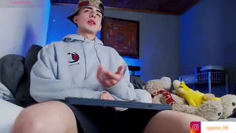 Snapshot of ryannhill_ chatting on 02-19-26, 08:43 Ryannhill online show from 02-19-26, 08:43