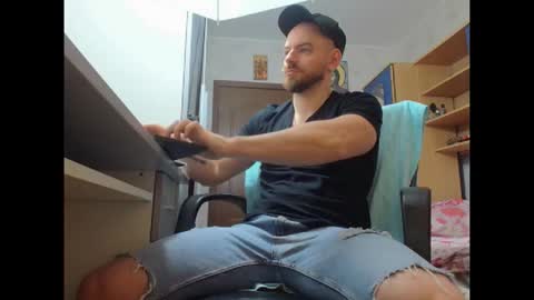 Ryanstone  online show from 12-19-25, 05:36