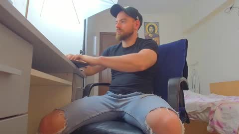 Snapshot of ryanstone_ chatting on 05-18-26, 05:02 Ryanstone online show from 05-18-26, 05:02