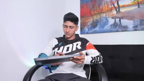 ryanwhite3 online show from 11-30-25, 07:29