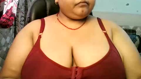 Snapshot of s03286 chatting on 05-17-26, 10:11 HotLovers online show from 05-17-26, 10:11
