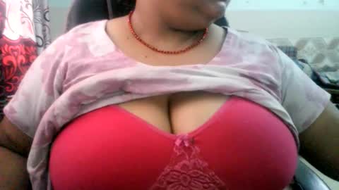 Snapshot of s03286 chatting on 05-21-26, 06:53 HotLovers online show from 05-21-26, 06:53
