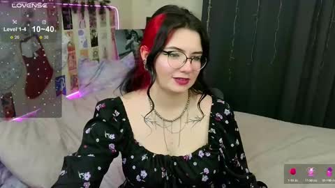 Snapshot of s_katekisa_ss chatting on 02-23-25, 10:39 Kate online show from 02-23-25, 10:39