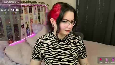 Snapshot of s_katekisa_ss chatting on 02-26-25, 08:04 Kate online show from 02-26-25, 08:04