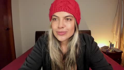 Snapshot of s_u_n_r_i_s_e_e chatting on 02-01-25, 02:47 Leslie Beltrn online show from 02-01-25, 02:47