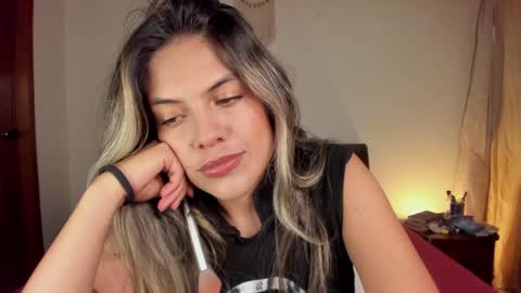 Snapshot of s_u_n_r_i_s_e_e chatting on 02-03-25, 02:58 Leslie Beltrn online show from 02-03-25, 02:58