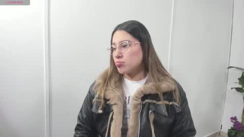 Snapshot of saaya_tay chatting on 10-01-25, 03:23 saaya_tay online show from 10-01-25, 03:23