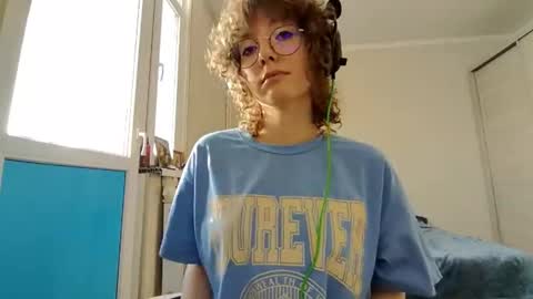 Snapshot of sabraswiderski chatting on 03-15-26, 01:06 Nellie online show from 03-15-26, 01:06