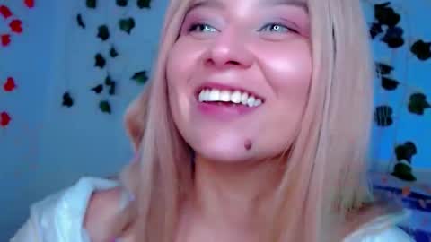 Snapshot of sabrinaexpositoxx chatting on 03-09-25, 07:45 SABRI online show from 03-09-25, 07:45