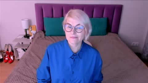 Snapshot of sabrinamacmarren chatting on 10-25-25, 02:24 Sabrina MacMarren online show from 10-25-25, 02:24