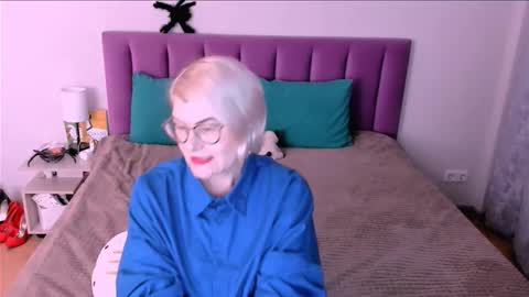 Snapshot of sabrinamacmarren chatting on 10-28-25, 02:31 Sabrina MacMarren online show from 10-28-25, 02:31