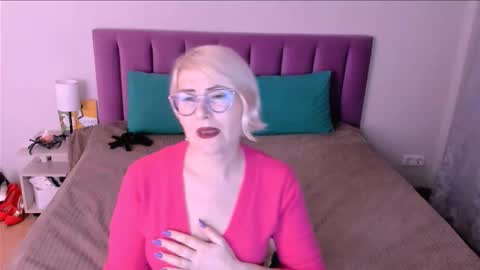 Snapshot of sabrinamacmarren chatting on 10-29-25, 05:58 Sabrina MacMarren online show from 10-29-25, 05:58