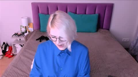 Snapshot of sabrinamacmarren chatting on 10-30-25, 04:08 Sabrina MacMarren online show from 10-30-25, 04:08