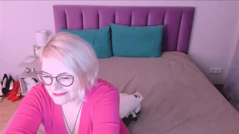 Snapshot of sabrinamacmarren chatting on 11-01-25, 02:52 Sabrina MacMarren online show from 11-01-25, 02:52