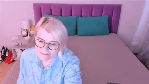 Snapshot of sabrinamacmarren chatting on 11-02-25, 01:13 Sabrina MacMarren online show from 11-02-25, 01:13