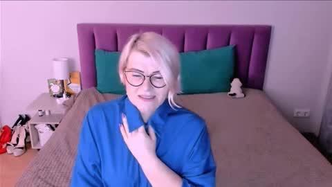 Snapshot of sabrinamacmarren chatting on 11-06-25, 03:35 Sabrina MacMarren online show from 11-06-25, 03:35