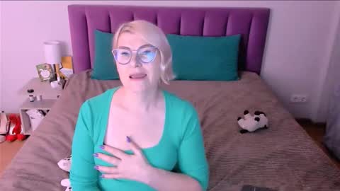 Snapshot of sabrinamacmarren chatting on 11-11-25, 03:01 Sabrina MacMarren online show from 11-11-25, 03:01