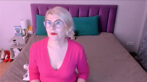 Snapshot of sabrinamacmarren chatting on 11-13-25, 02:38 Sabrina MacMarren online show from 11-13-25, 02:38