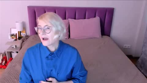 Snapshot of sabrinamacmarren chatting on 11-23-25, 12:27 Sabrina MacMarren online show from 11-23-25, 12:27