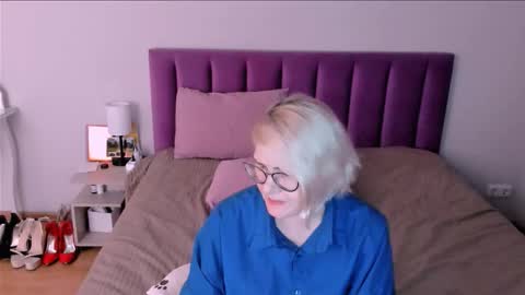 Snapshot of sabrinamacmarren chatting on 11-24-25, 09:47 Sabrina MacMarren online show from 11-24-25, 09:47