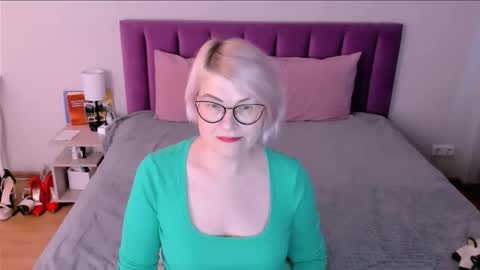 Snapshot of sabrinamacmarren chatting on 12-01-25, 07:24 Sabrina MacMarren online show from 12-01-25, 07:24