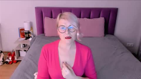 Snapshot of sabrinamacmarren chatting on 12-03-25, 03:43 Sabrina MacMarren online show from 12-03-25, 03:43