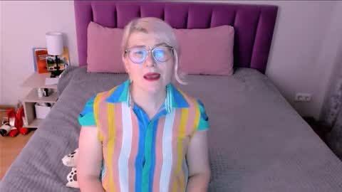 Snapshot of sabrinamacmarren chatting on 12-04-25, 07:17 Sabrina MacMarren online show from 12-04-25, 07:17