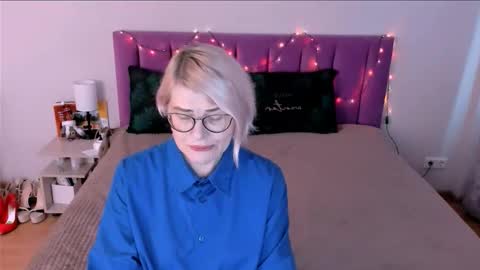 Snapshot of sabrinamacmarren chatting on 12-14-25, 11:26 Sabrina MacMarren online show from 12-14-25, 11:26