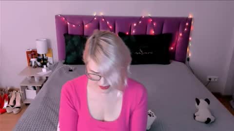 Snapshot of sabrinamacmarren chatting on 12-15-25, 01:37 Sabrina MacMarren online show from 12-15-25, 01:37