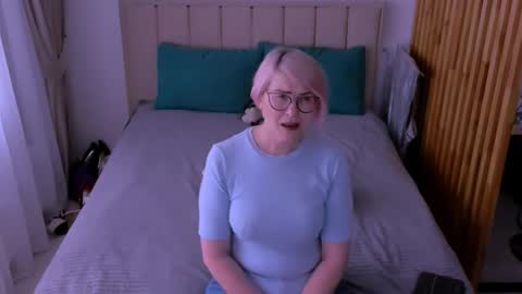 Sabrina MacMarren online show from 03-12-26, 08:09