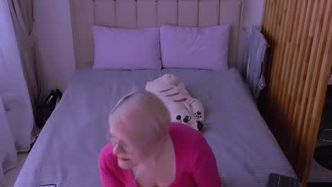 Sabrina MacMarren online show from 03-17-26, 09:01