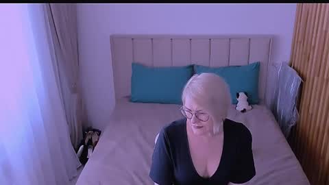 Sabrina MacMarren online show from 04-21-26, 02:01