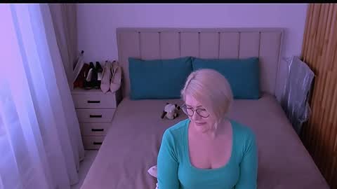 Snapshot of sabrinamacmarren chatting on 05-06-26, 04:34 Sabrina MacMarren online show from 05-06-26, 04:34